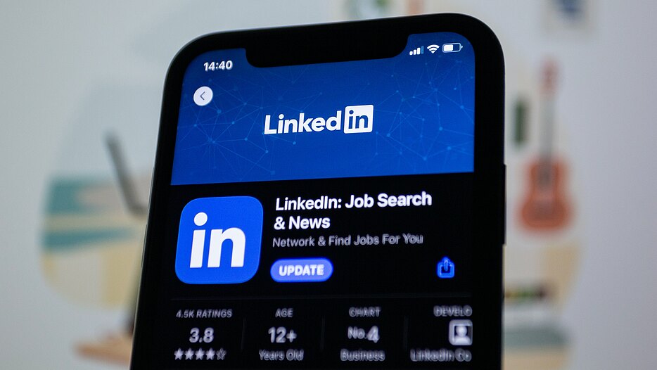 Ein Bild eines App-Stores, der die LinkedIn-App zeigt